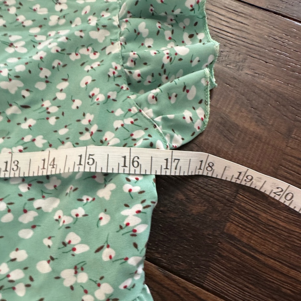 SHEIN Floral Green Ruffle Sleeve Top Size S - Picture 7 of 10